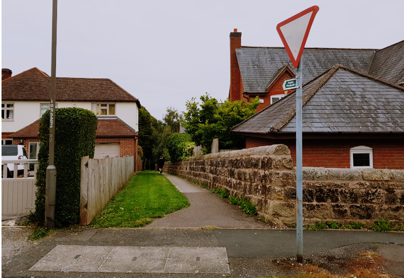 Footpath from Windmill Lane to Ashbourne Baptist Church